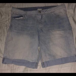 Jean Shorts (knee-length)